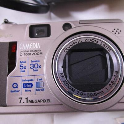 Sale Photo Thumbnail #101: Model C-7000 zoom, 7.1 megapixels, great for kids,includes case & instructions, excellent condition