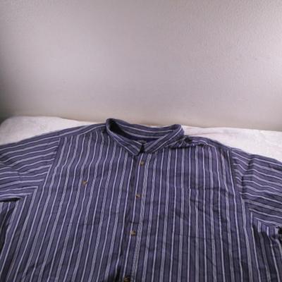 Like new, King Size sport shirt, button-up short sleeve
