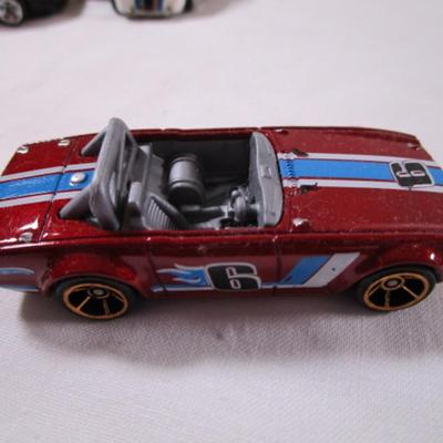 5 Hot Wheels cars