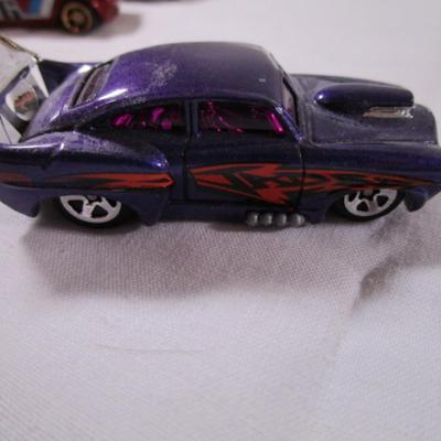 5 Hot Wheels cars