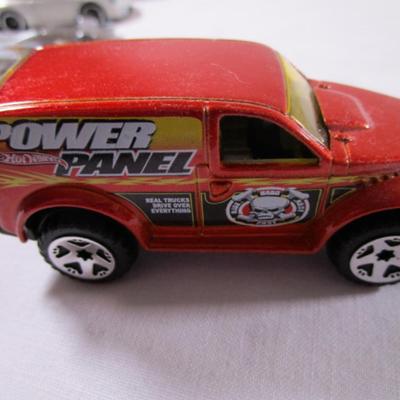 5 Hot Wheels cars