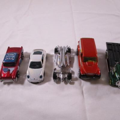 5 Hot Wheels cars