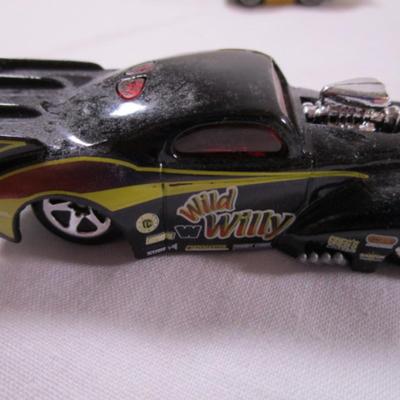 5 Hot Wheels cars