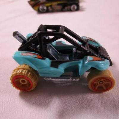 5 Hot Wheels cars
