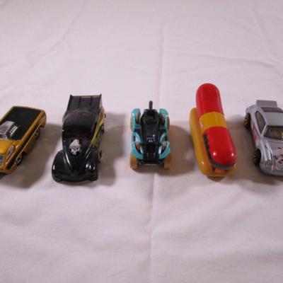 5 Hot Wheels cars