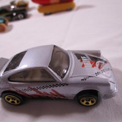 5 Hot Wheels cars