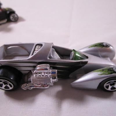 5 Hot Wheels cars