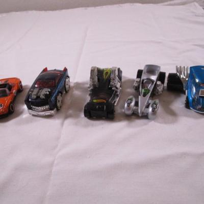 5 Hot Wheels cars