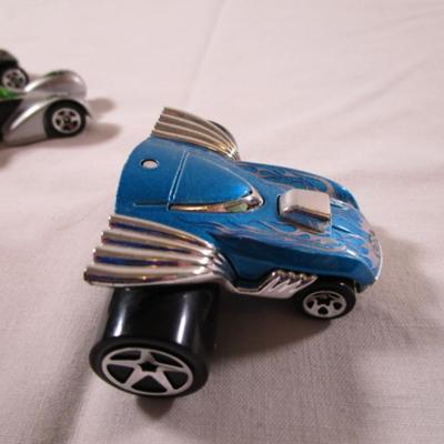 5 Hot Wheels cars