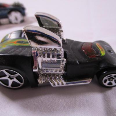 5 Hot Wheels cars