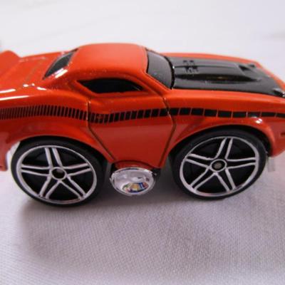 5 Hot Wheels cars