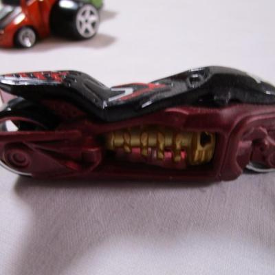 5 Hot Wheels cars