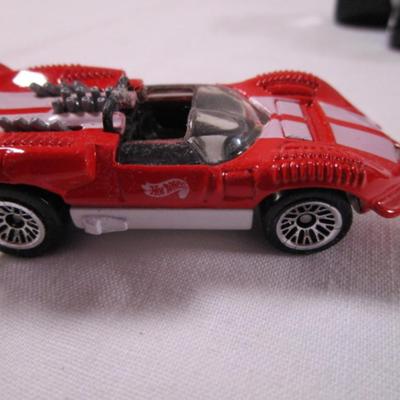 5 Hot Wheels cars