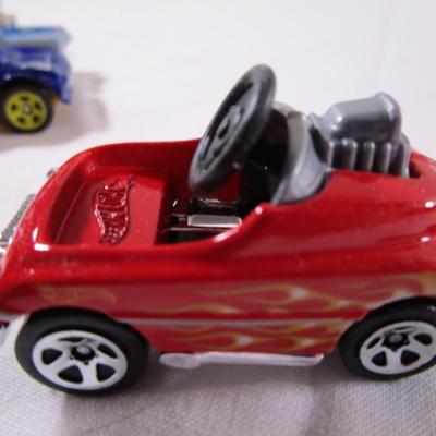 5 Hot Wheels cars