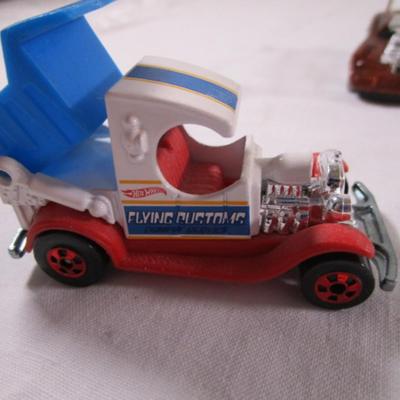 5 Hot Wheels cars