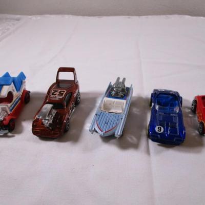 5 Hot Wheels cars