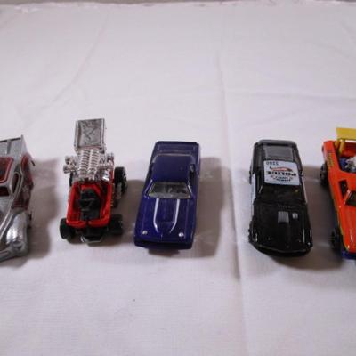 5 Hot Wheels cars