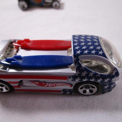 5 Hot Wheels cars
