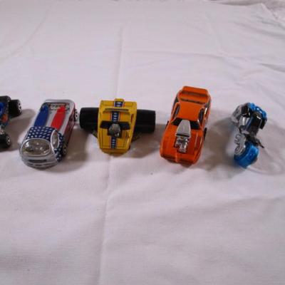 5 Hot Wheels cars