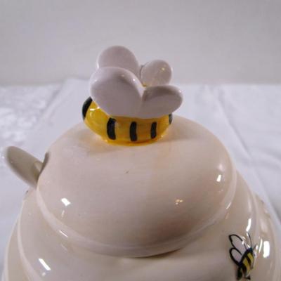 New in box Ganz ceramic beehive-shaped honey jar
