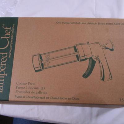 New in box Pampered Chef cookie press
