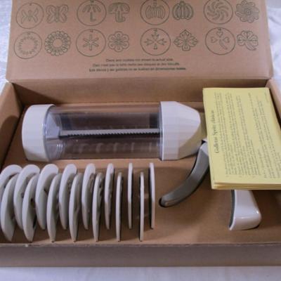 New in box Pampered Chef cookie press