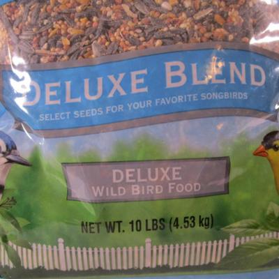 New 10 lb bag Wagner's wild bird seed