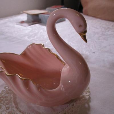 Napkin holder, 2 vintage swans, book figurine