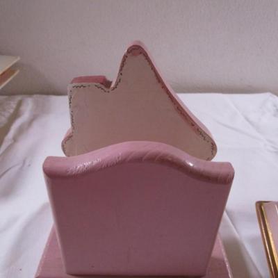 Napkin holder, 2 vintage swans, book figurine