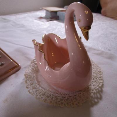 Napkin holder, 2 vintage swans, book figurine