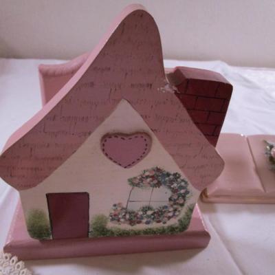 Napkin holder, 2 vintage swans, book figurine