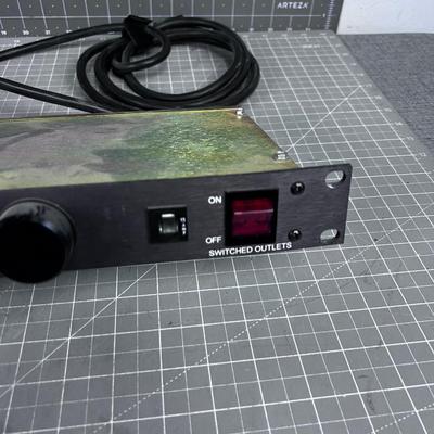 FURMAN Power Conditioner & Light Module