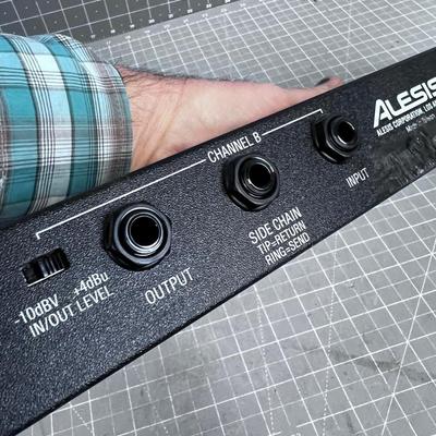 ALESIS 3630 Compressor  For Sound