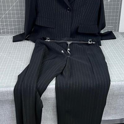 KASPER Women's Suit Jacket and Matching Pants.