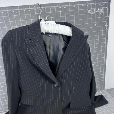 KASPER Women's Suit Jacket and Matching Pants.