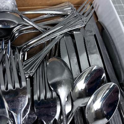 Super Duper Community Plate, Multiple Place Settings