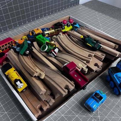 Thomas the Tank Engine Set with WOOD Trains and Track