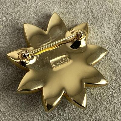 SWAROVSKI S.A.L. CRYSTAL & BLUE SAPPHIRE DAISY PIN