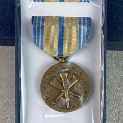 US ARMED FORCES RESERVE ARMY MEDAL SET IN BOX OF ISSUE 1978 