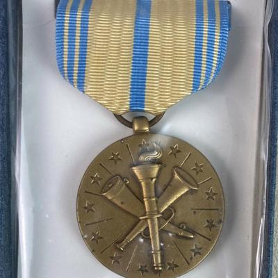 US ARMED FORCES RESERVE ARMY MEDAL SET IN BOX OF ISSUE 1978 