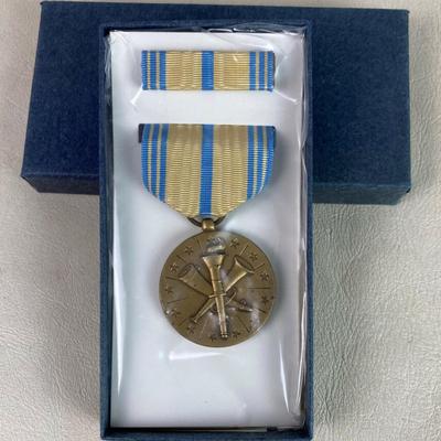 US ARMED FORCES RESERVE ARMY MEDAL SET IN BOX OF ISSUE 1978 