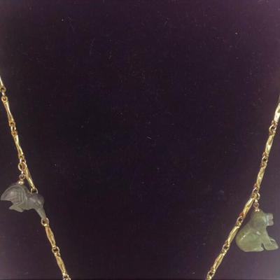 GREEN SOAPSTONE & GOLD TONE ANIMAL FETISH NCHARM NECKLACE