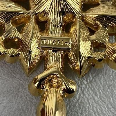 TRIFARI STARBURST PIN BROOCH CRYSTAL RHINESTONES IN GOLD TONE