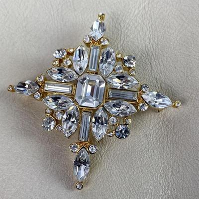 TRIFARI STARBURST PIN BROOCH CRYSTAL RHINESTONES IN GOLD TONE