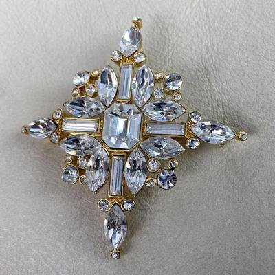 TRIFARI STARBURST PIN BROOCH CRYSTAL RHINESTONES IN GOLD TONE