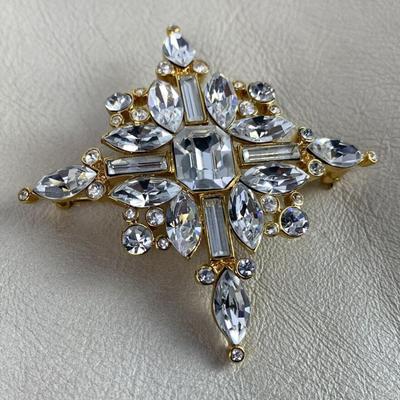 TRIFARI STARBURST PIN BROOCH CRYSTAL RHINESTONES IN GOLD TONE