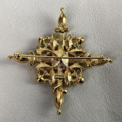 TRIFARI STARBURST PIN BROOCH CRYSTAL RHINESTONES IN GOLD TONE