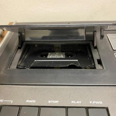 Akai GXC-40D is a stereo cassette deck