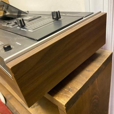 Akai GXC-40D is a stereo cassette deck