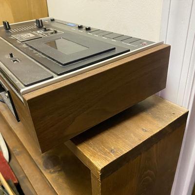 Akai GXC-40D is a stereo cassette deck